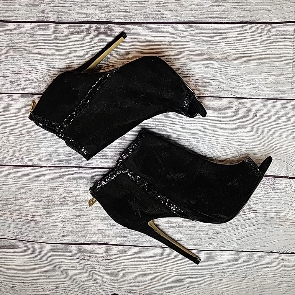 Bebe sz 7 black suede peep toe pumps